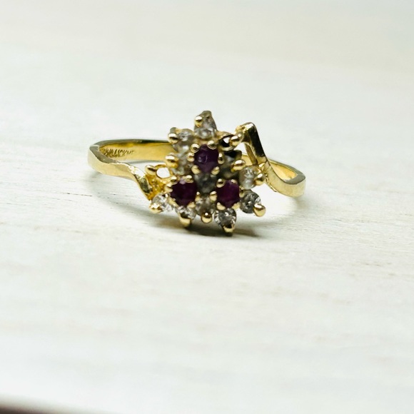 10K white topaz and ruby ring, ~ size 8 - Picture 4 of 12